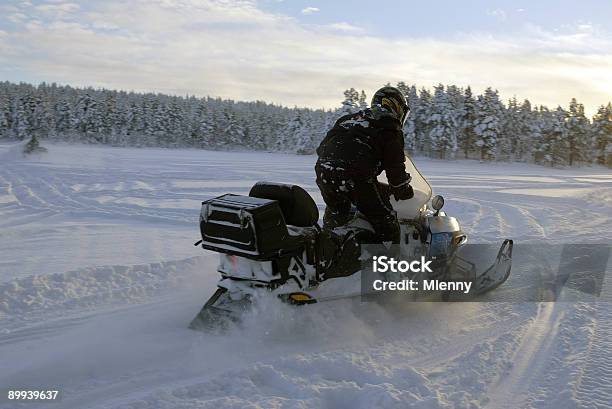 Doo De Snowmobile De Esqui De Inverno Na Finlândia - Fotografias de stock e mais imagens de Mota de neve - Mota de neve, Finlândia, Pólo Norte