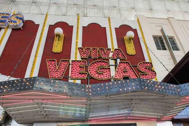 フレモント ・ ストリート ・ エクスペリエンス、ラスベガスのダウンタウンの歴史的な viva ラスベガスの�ネオンサイン - las vegas metropolitan area entertainment sign neon light ストックフォトと画像