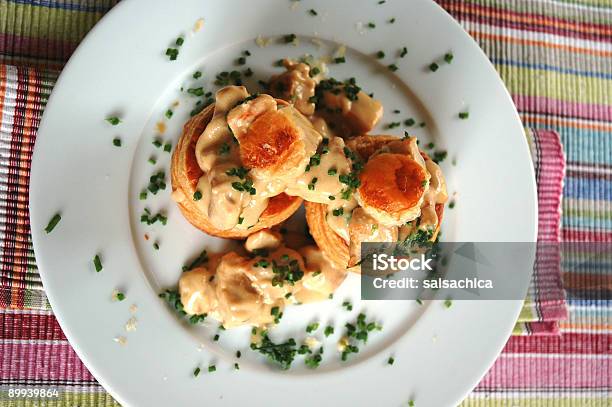 Vol Au Шлицей Фаршированный С Курицей И Сливочный Соус Французский Специальное — стоковые фотографии и другие картинки Без людей