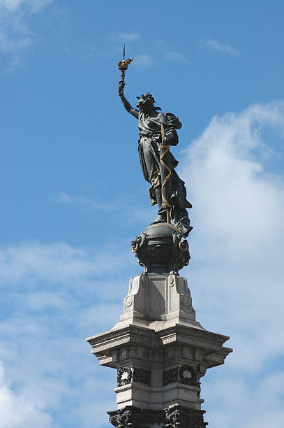 istock Liberty Statue, Plaza de la Independencia, Quito, Ecuador 89940063