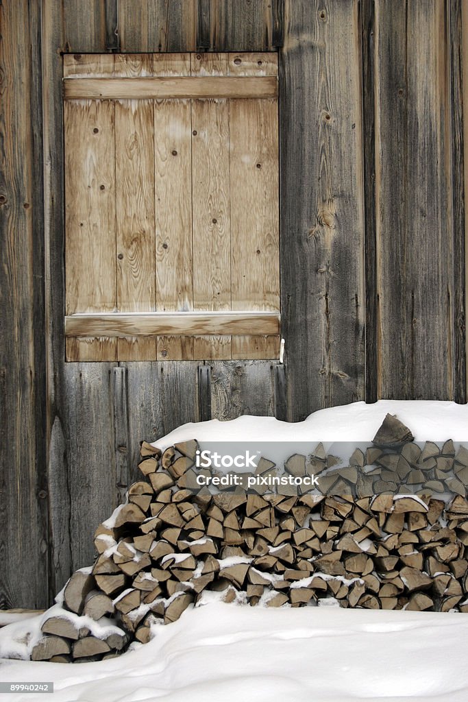 Śnieg i Drewno opałowe - Zbiór zdjęć royalty-free (Bez ludzi)