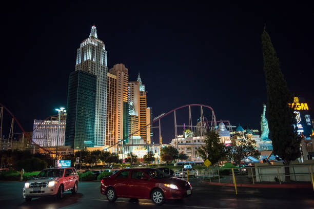 night view of nyny hotel  in las vegas - downtown las vegas fremont street experience nevada las vegas metropolitan area imagens e fotografias de stock