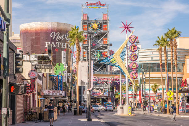 historyczne centrum las vegas - downtown las vegas fremont street experience nevada las vegas metropolitan area zdjęcia i obrazy z banku zdjęć