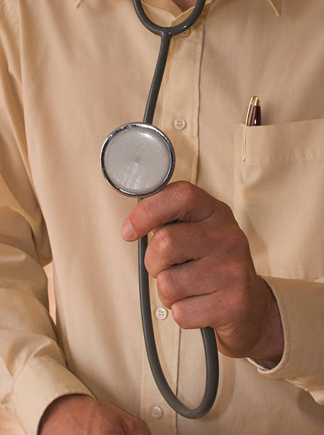 médico - stethoscope paramedic working heart disease fotografías e imágenes de stock