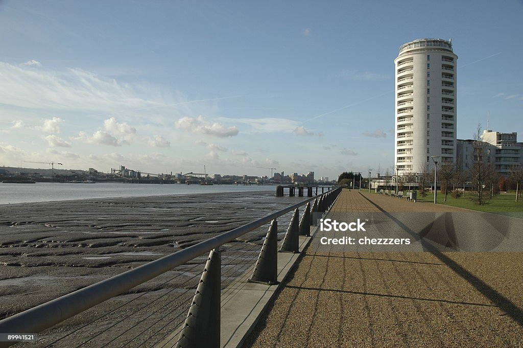 Riverside apartamentos, Barreira do Tâmisa Park - Foto de stock de Apartamento royalty-free