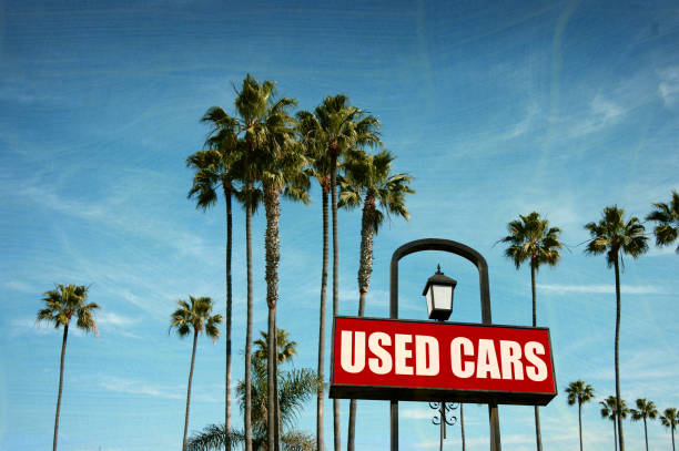 istock used cars sign 899423504