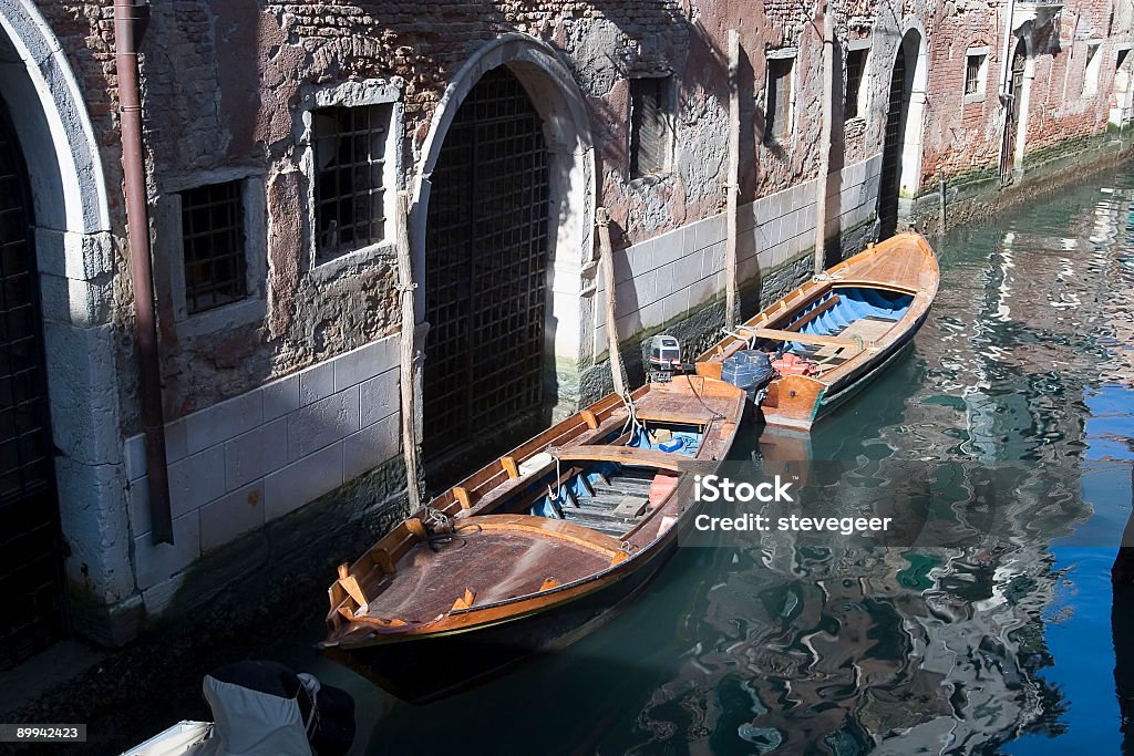 Alter Kanal mit Booten in Venedig - Lizenzfrei Alt Stock-Foto