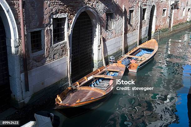 Alter Kanal Mit Booten In Venedig Stockfoto und mehr Bilder von Alt - Alt, Altwasser - Wasser, Architektur