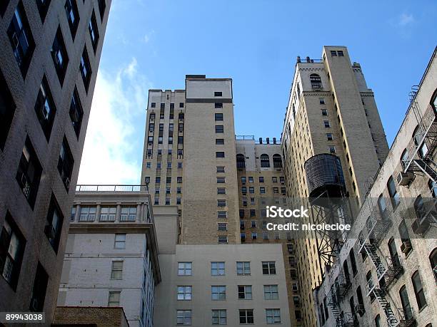 Fuera De La Ventana Foto de stock y más banco de imágenes de Agua - Agua, Alto - Descripción física, Arquitectura