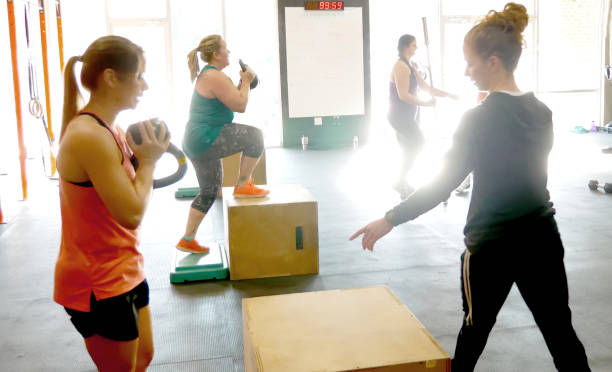 istock Women in cross training class exercising. 899431720