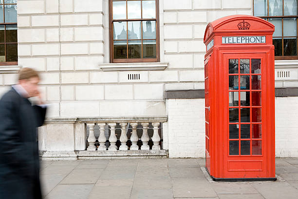 nuevos y antiguos - london england business telephone booth commuter fotografías e imágenes de stock