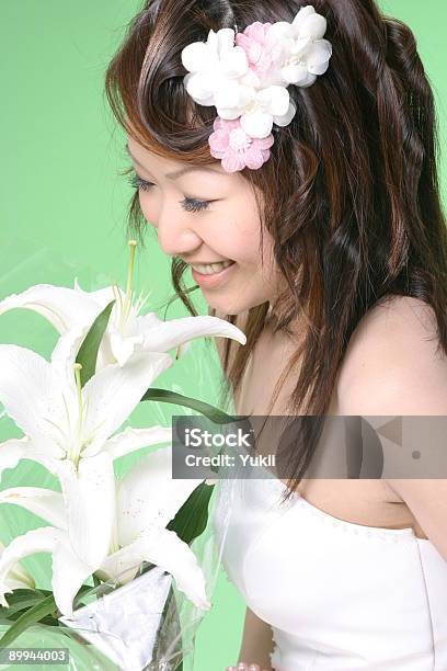 花嫁とリリー - アジア大陸のストックフォトや画像を多数ご用意 - アジア大陸, ウェディングドレス, カラー画像