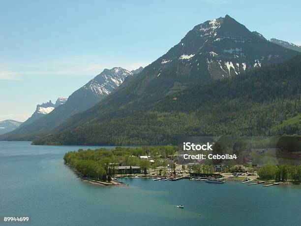 Città Di Waterton Alberta Canada - Fotografie stock e altre immagini di Alberta - Alberta, Bellezza naturale, Blu