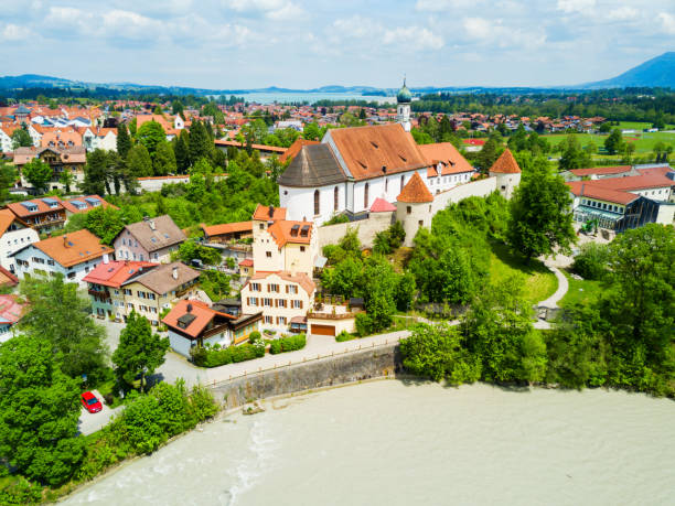 フュッセンの町空撮 - allgau city bavaria altstadt ストックフォトと画像