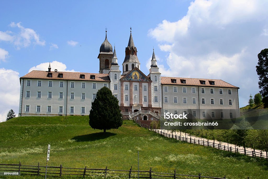 Monastero 01 - Foto stock royalty-free di Alpi