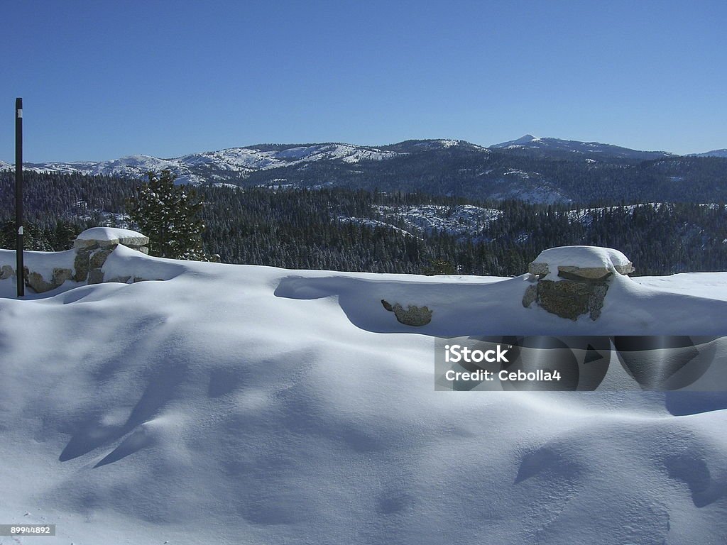 Parede coberta de neve de Serra Nevada - Royalty-free Estrada principal Foto de stock