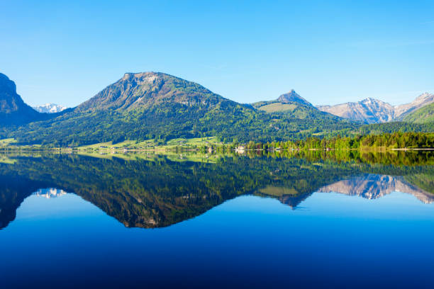 lago wolfgangsee in austria - lake amadeus foto e immagini stock