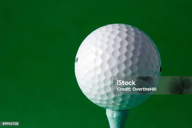 Golfball Auf Tee Stockfoto und mehr Bilder von Bedecken - Bedecken, Divot, Farbbild