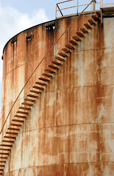 arrugginito serbatoio - rusty storage tank nobody photography foto e immagini stock