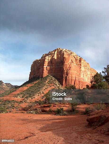 Red Rocks In Sedona Stockfoto und mehr Bilder von Arizona - Arizona, Bedeckter Himmel, Farbbild