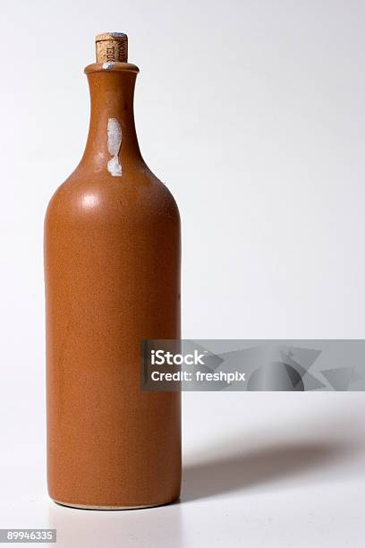 Ceramiczne Butelka Wina - zdjęcia stockowe i więcej obrazów Alkohol - napój - Alkohol - napój, Bez ludzi, Biały