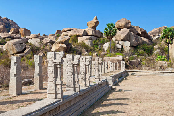 säulen der tempel - maze old obsolete ancient stock-fotos und bilder