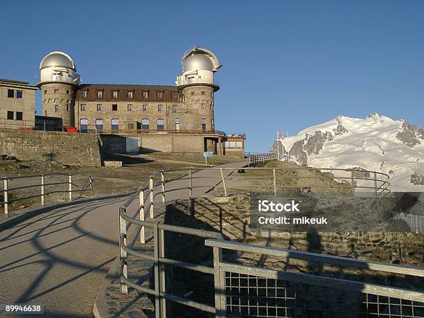 Vista Dos Alpes Gornergratcity In Switzerland Hotel E Observatório Espacial Perto Do Matte - Fotografias de stock e mais imagens de Alpes Europeus