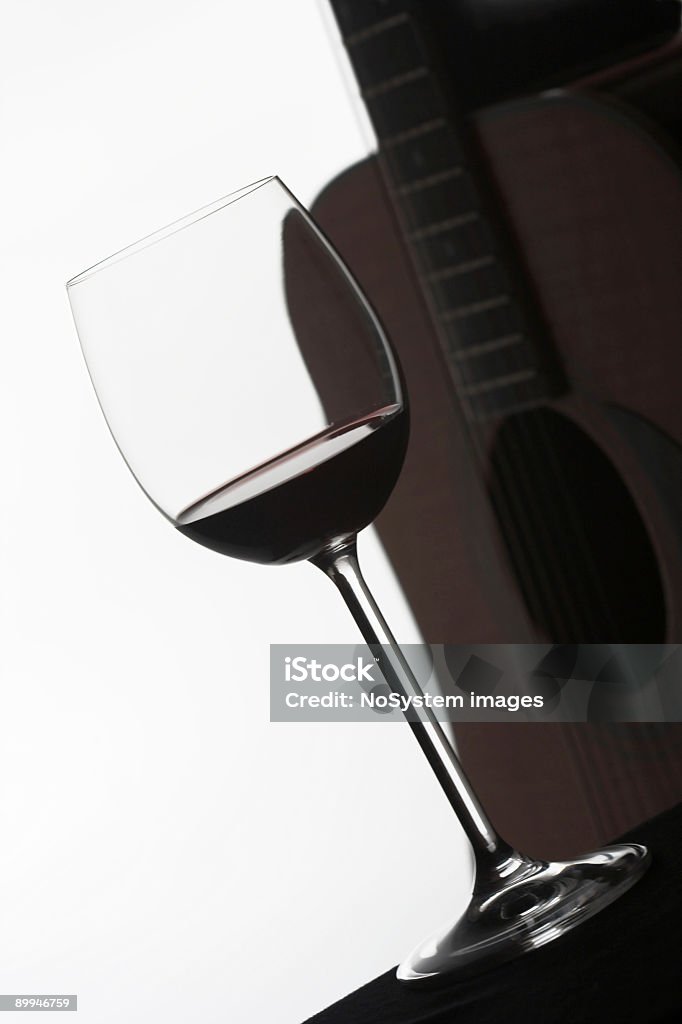 Вино & гитара - Стоковые фото Вино роялти-фри