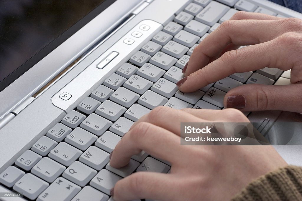 Teclado de Laptop - Foto de stock de Adolescente royalty-free