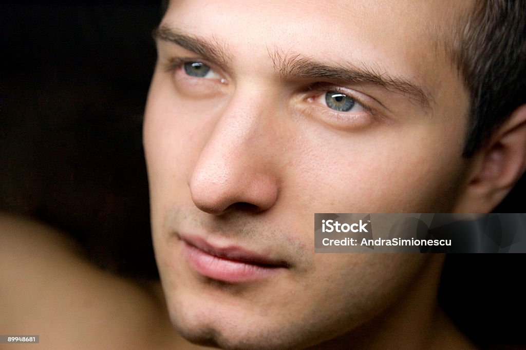 Retrato de hombre joven con ojos azules - Foto de stock de Adulto libre de derechos