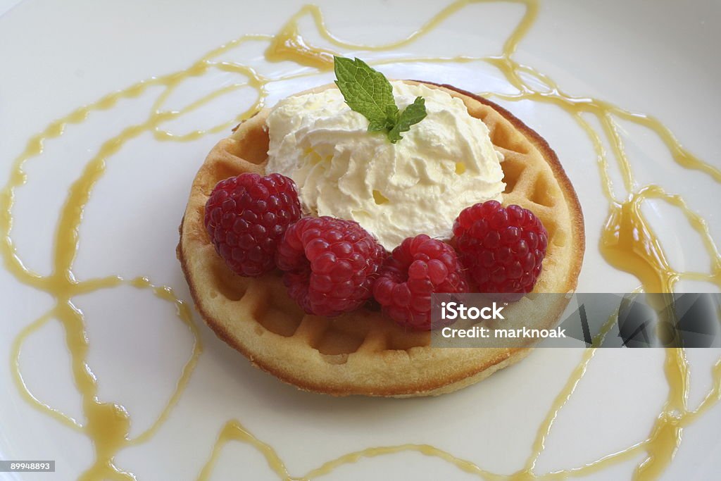 Waffles y crema - Foto de stock de Alimento libre de derechos