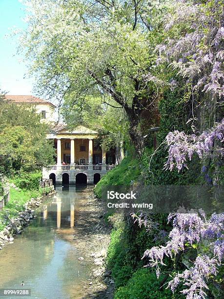 Italian Jardín Urbano Foto de stock y más banco de imágenes de Aire libre - Aire libre, Ajardinado, Ciudad