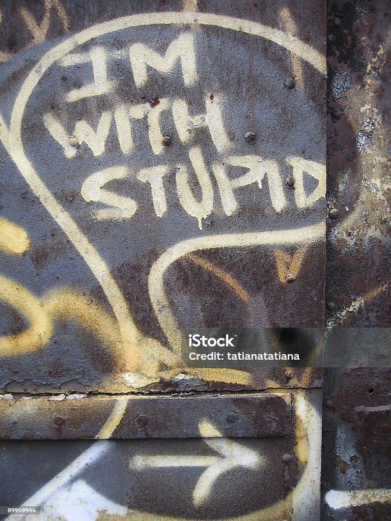 Estou com stupid graffiti - Foto de stock de Amarelo royalty-free