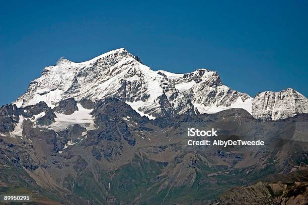 Montanhas Alpinas - Fotografias de stock e mais imagens de Ao Ar Livre - Ao Ar Livre, Azul, Céu