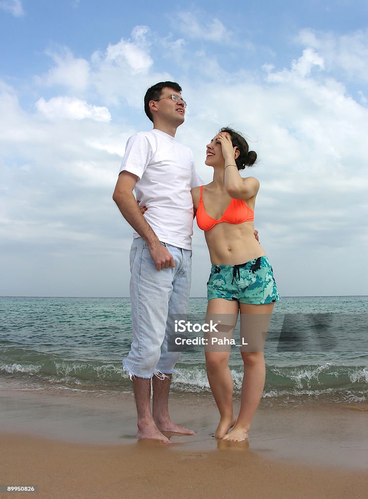 Casal na praia - Foto de stock de Arquibancada royalty-free