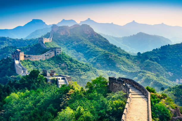 wielki mur chiński. - landscape forest asia mountain zdjęcia i obrazy z banku zdjęć