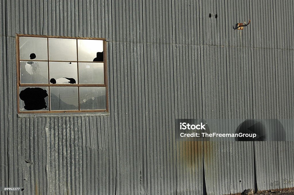 Broken janela em abandonado Armazém - Royalty-free Acabado Foto de stock