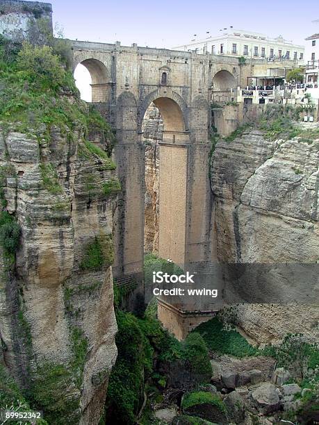 Ущелье И Мост В Ronda Испания — стоковые фотографии и другие картинки Амбар - Амбар, Андалусия, Арочный мост