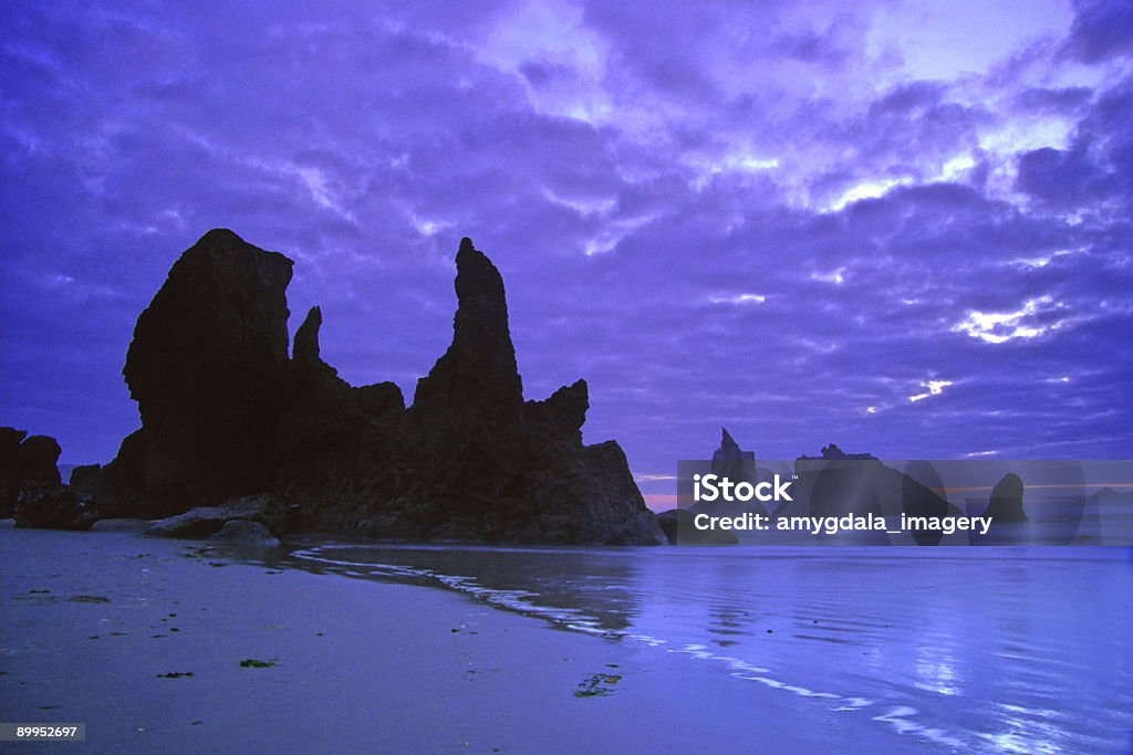 Zerklüftete Küste - Lizenzfrei Abenddämmerung Stock-Foto