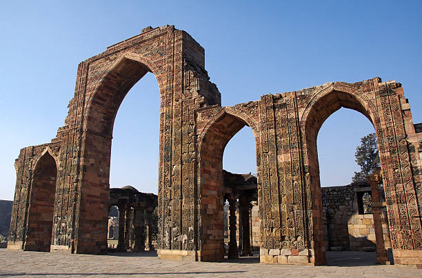 istock Ancient ruins at Qutb Minar site 89952770