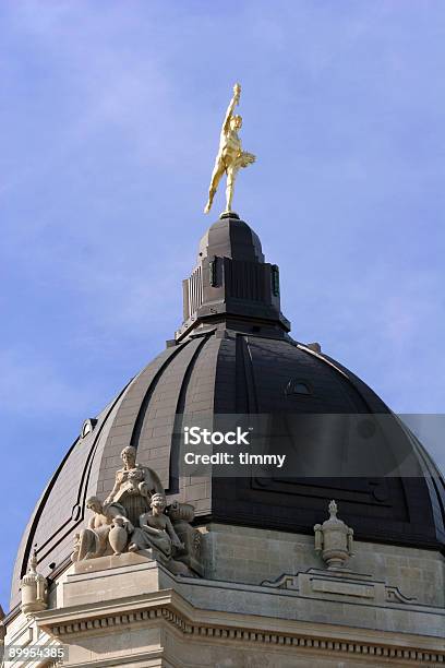 Golden Boy - Fotografias de stock e mais imagens de Manitoba - Manitoba, Pessoas, Ao Ar Livre