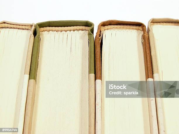 Libros Foto de stock y más banco de imágenes de Color - Tipo de imagen - Color - Tipo de imagen, Columna vertebral de animal, Datos