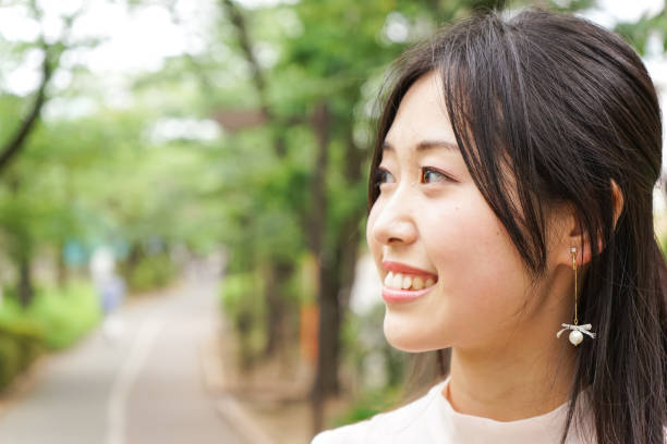istock Young woman going on a date outdoors 899548728