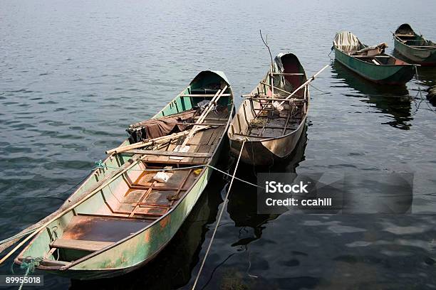 Barcos De Linha - Fotografias de stock e mais imagens de Amarrado - Amarrado, Antigo, Ao Ar Livre