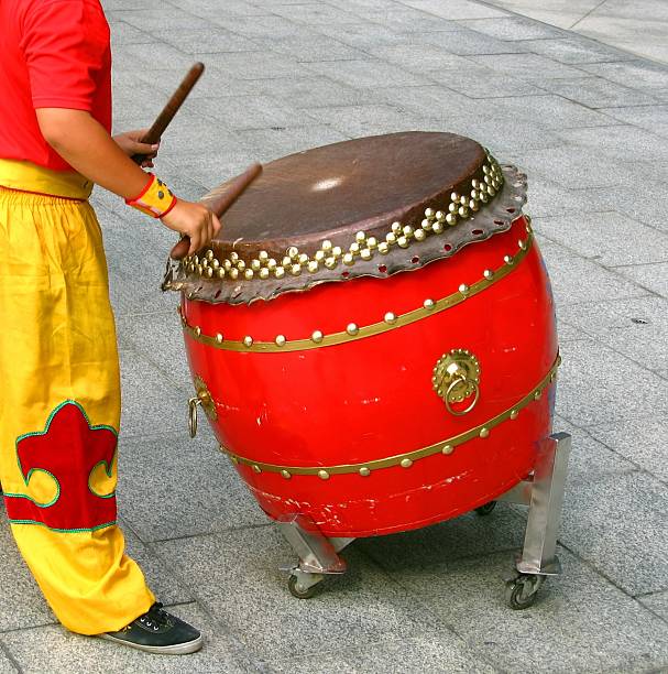 chinês baterista - drumhead - fotografias e filmes do acervo