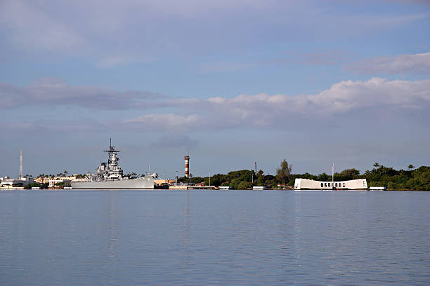 battleship missouri und arizona memorial/pearl harbor - mahnmal uss arizona stock-fotos und bilder