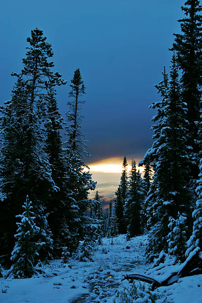 Pôr do sol na Neve - fotografia de stock
