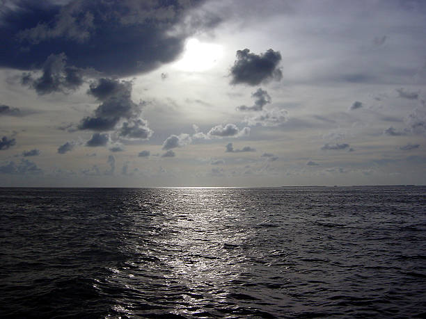 Amanecer en el mar - foto de stock