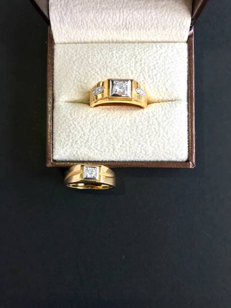 istock Diamond ring in jewelry box 899566938