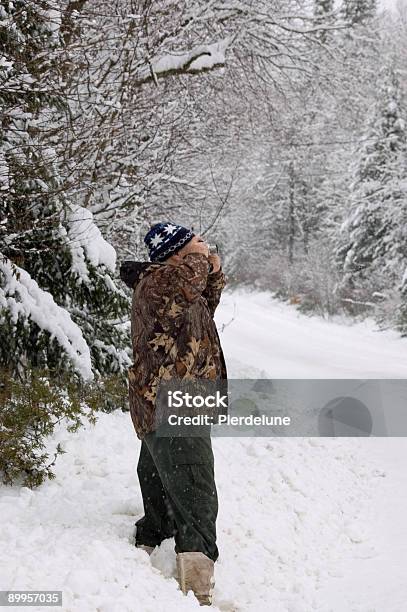 Fotógrafo Senior En El Trabajo Foto de stock y más banco de imágenes de 70-79 años - 70-79 años, Adulto, Aferrarse